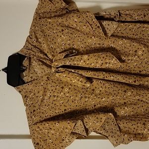 Plus Ditsy Floral Tie Neck Butterfly Sleeve Dress